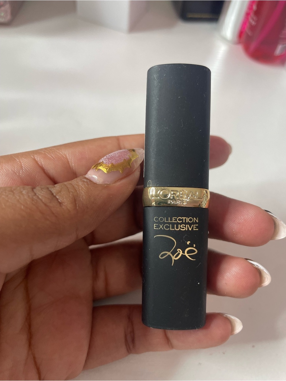 L’Oréal Collection Exclusive Zoë Matte Lipstick - Black & Gold Accent